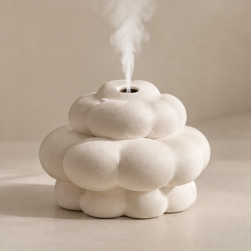 Gentle Mist Deeper Peace – extreme close-up of cloud diffuser top mist opening with fine mist rising, fine even mist for a more comfortable atmosphere